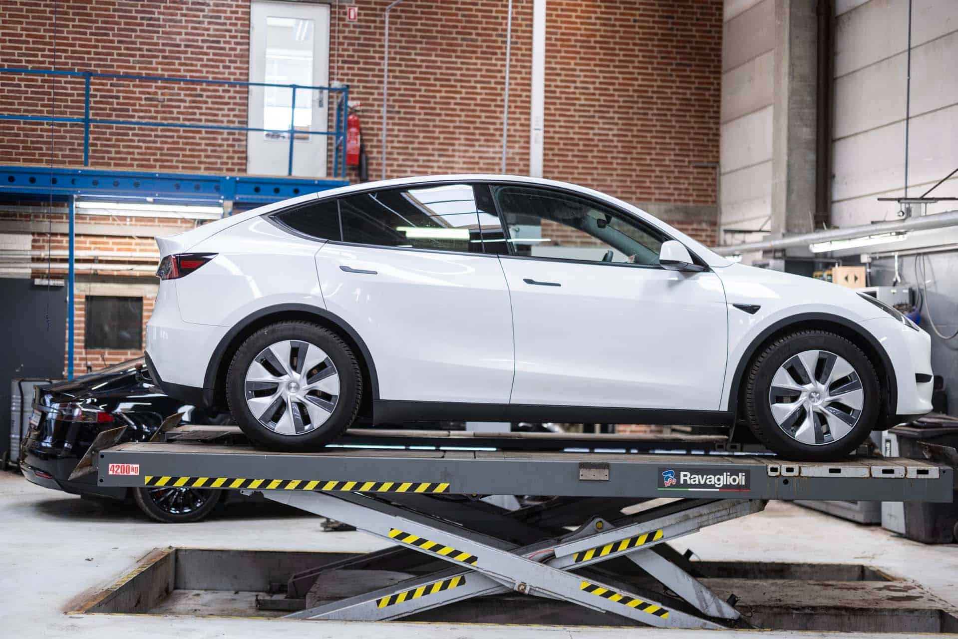 Er det tid til at få gennemgået din Tesla? Vælg det rigtige Tesla værksted